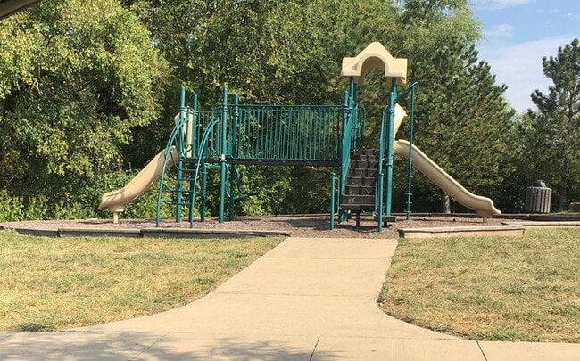 Building Photo - Main-Level Primary Suite in Eagle Creek Townhome