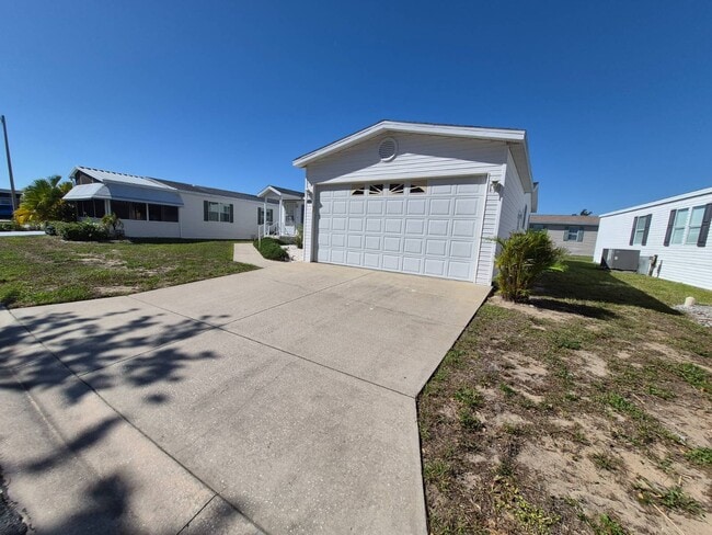Building Photo - 2113 Sawgrass Ln