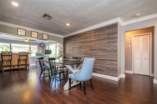 Building Photo - 1620 SW 33rd Ave