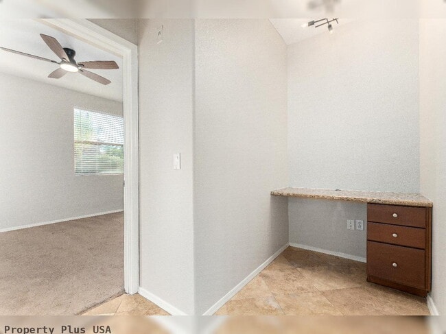 Building Photo - "Spacious 2-Bed, 2-Bath Condo Retreat in Scottsdale's Prime Location - 1,146 Sq Ft of Comfort!"