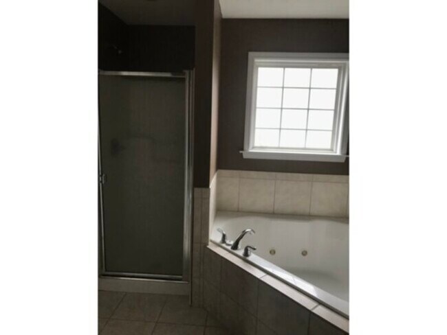 Building Photo - 1820 Balmoral Dr