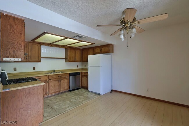 Building Photo - 6625 W Tropicana Ave
