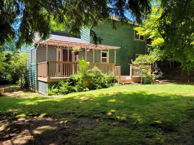 Building Photo - 3 Bedroom, 1 Bonus office/craft Room  and ...