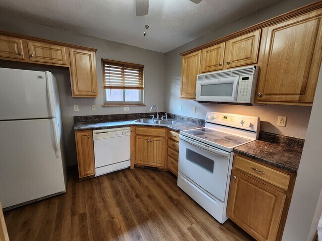 Building Photo - 3868 S Timbercreek Ave