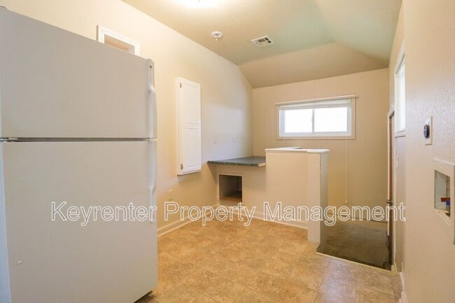 Building Photo - 512 S 55th W Ave