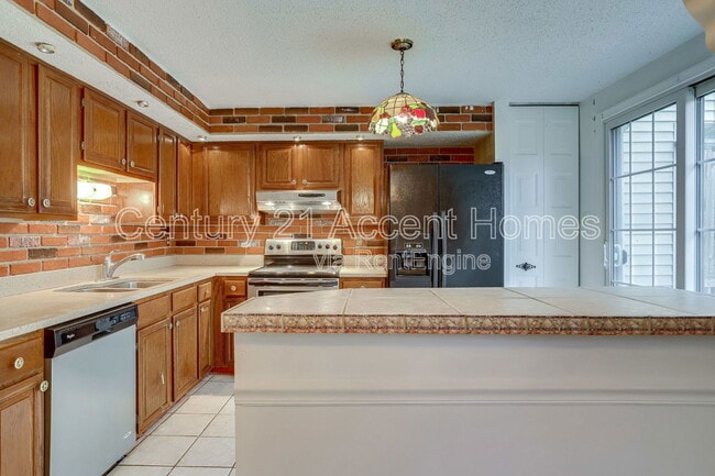 Building Photo - 5328 Larochelle Ct