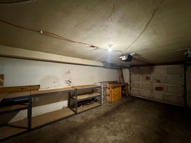 Building Photo - One Block to Lake Washington, Available Aug 1st