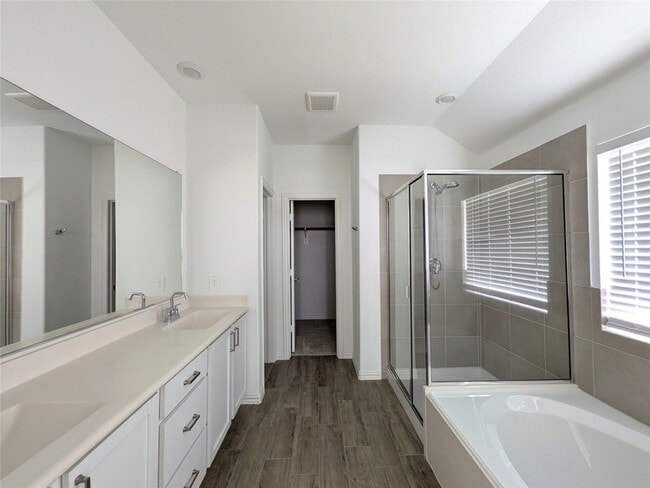 Building Photo - 14601 Little Water Dr