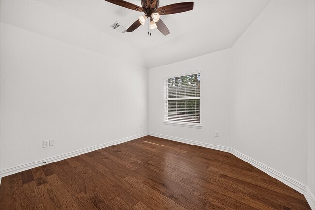 Building Photo - 18 Petal Park Pl
