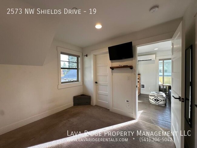 Building Photo - 2573 NW Shields Dr