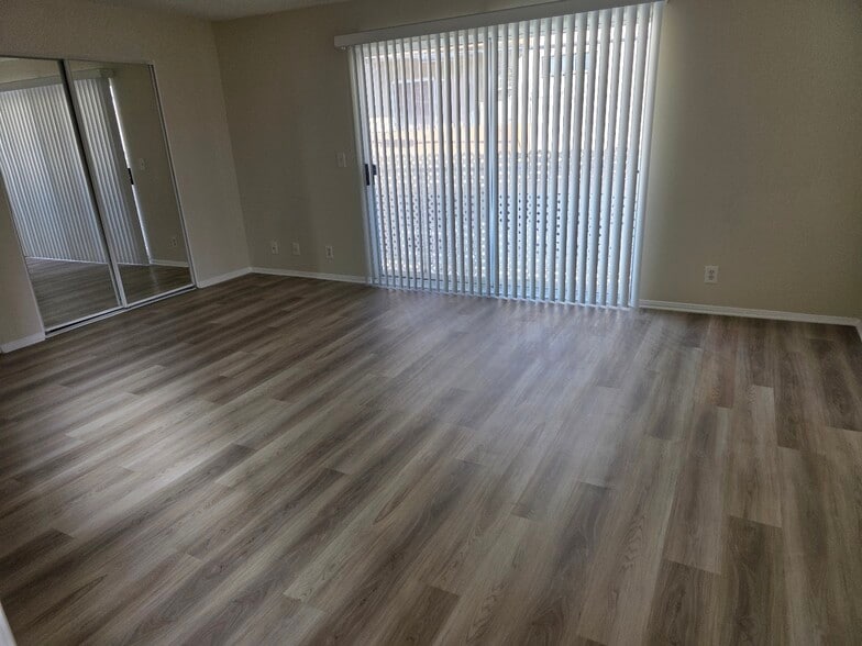 Building Photo - 1250 S Westgate Ave