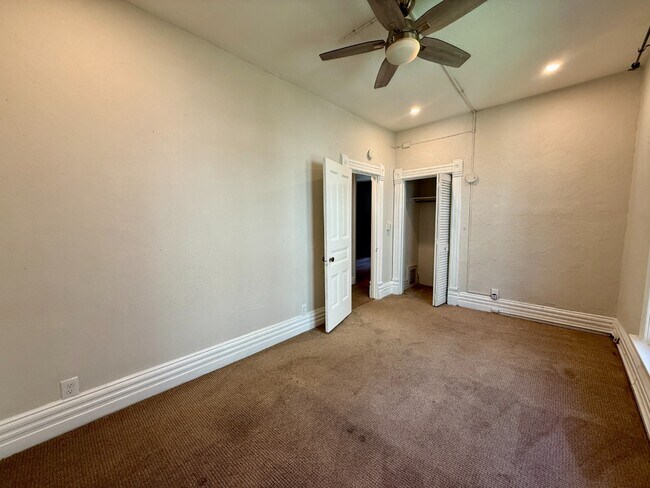 Building Photo - Charming unit for rent in Wash Park!