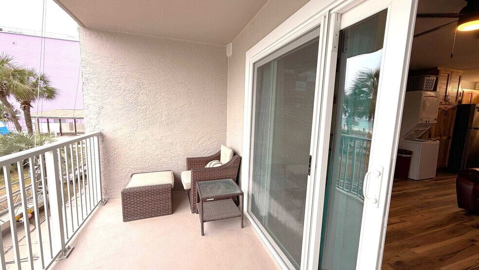 Building Photo - 8743 Thomas Dr