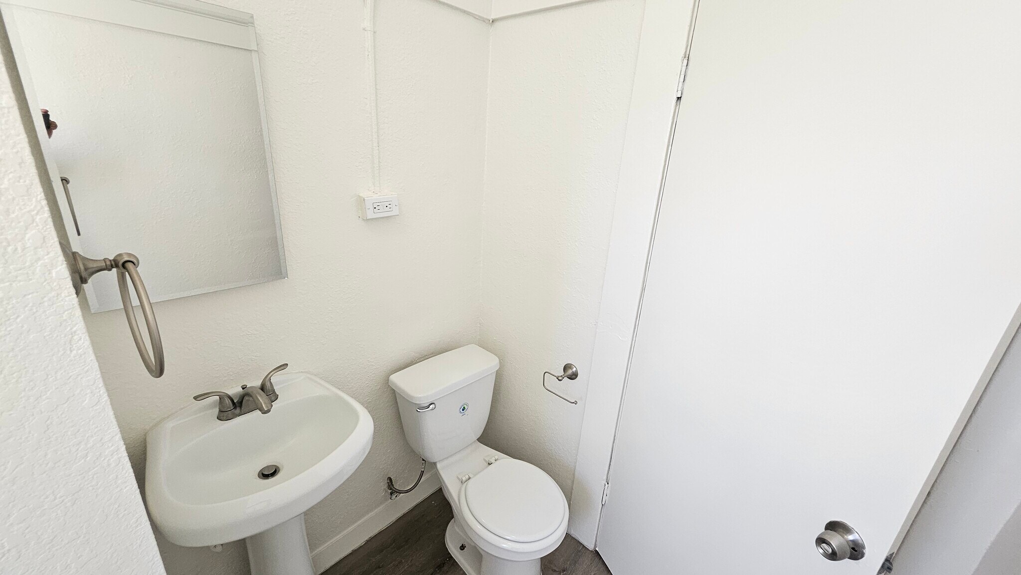 Building Photo - 1330 W 11th St