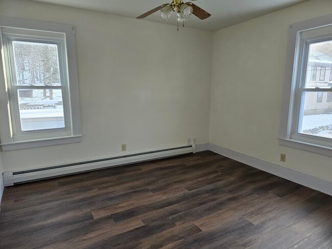 Building Photo - 147 Laurel St