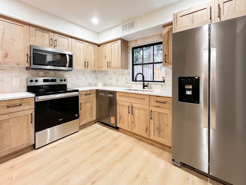 Building Photo - 417 66th Ave S