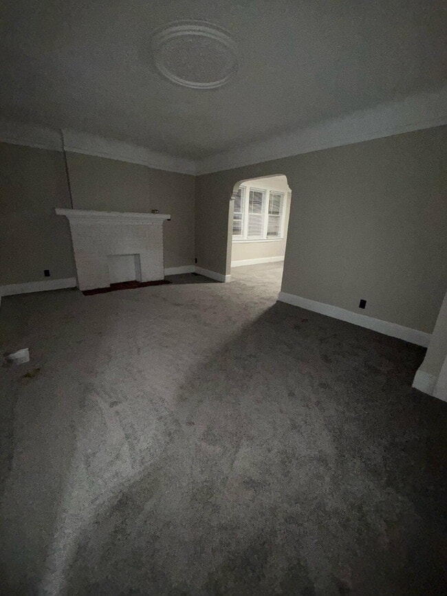 Building Photo - Bright & Cozy 3-Bed Duplex for Rent in Detroit