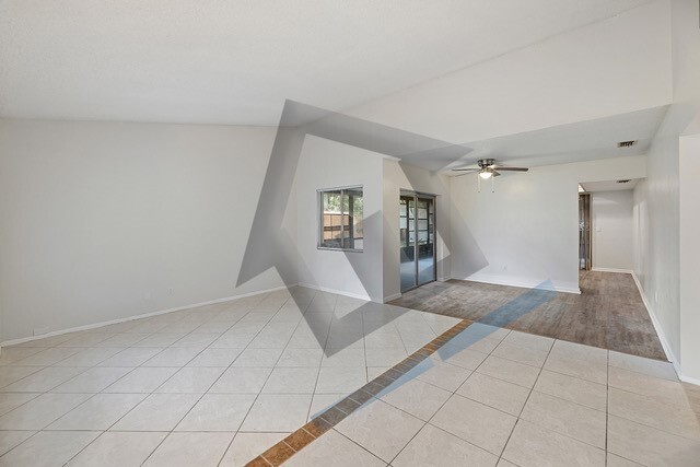 Building Photo - Spacious 2 bedroom 1.5 Bath Now Available - Pine Hills