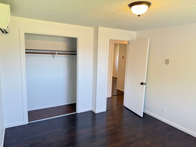 Building Photo - Discover this 3-bedroom 2-bathroom house in a great neighborhood!