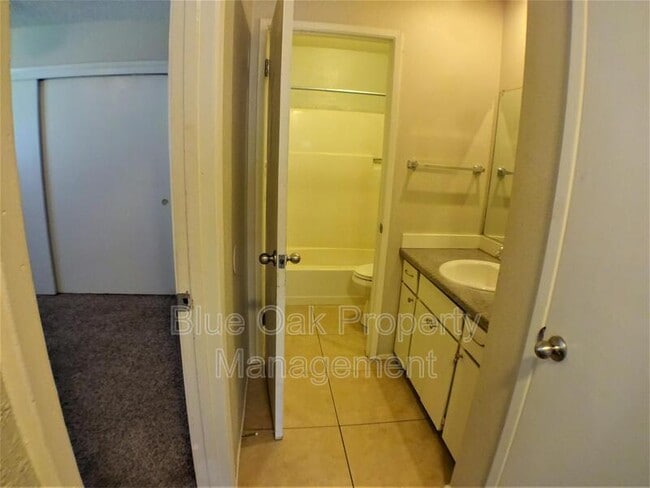 Building Photo - 346 Hickory St