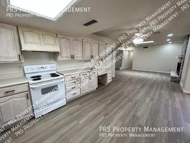 Building Photo - 711 N Oracle-