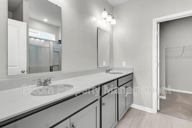 Building Photo - 640 Chigwell Springs Ln