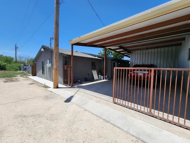 Building Photo - 115 Gyna Dr