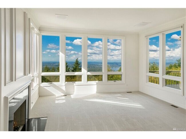 Building Photo - Bellevue Somerset Single Family House with View!!