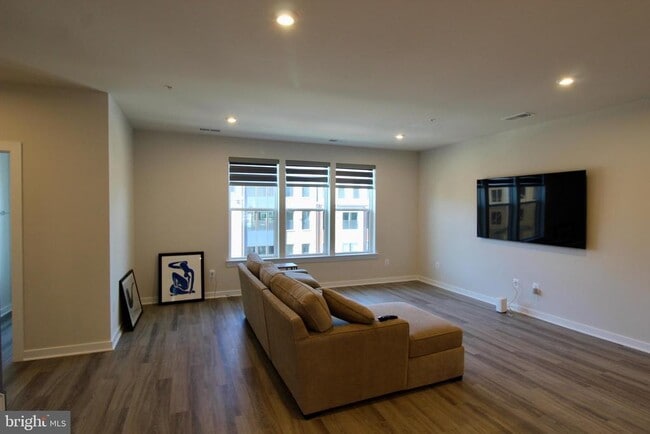 Primary Photo - 4619 Olivine Dr