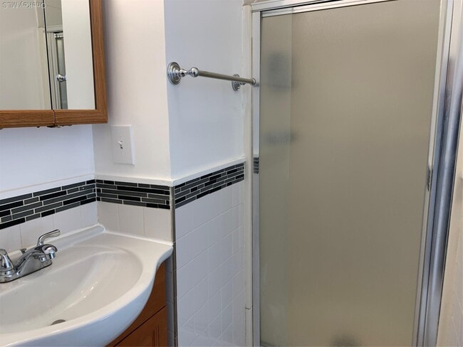 Building Photo - 14 Bayville Ave