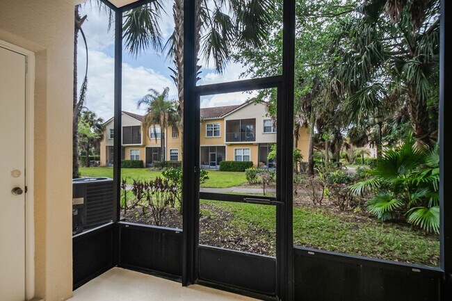 Building Photo - Spacious 3/2 Condo in the Gated Oakwater Community with Single Car Garage! Brand new carpets and ...