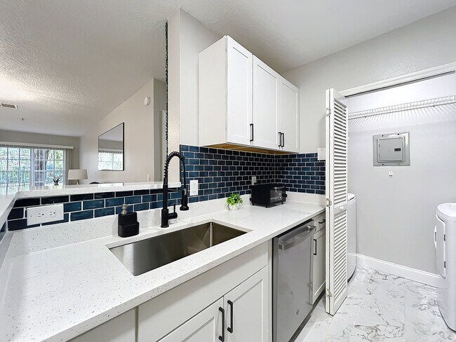 Building Photo - South Kirkman Road, Orlando, FL 32811 - 2 BR 2 BA condo