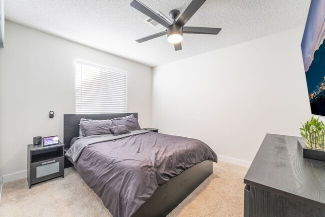 Building Photo - Modern Condo Living in Summerlin!