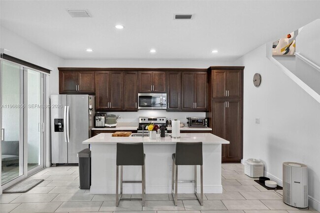 Building Photo - 543 Parsons Wy