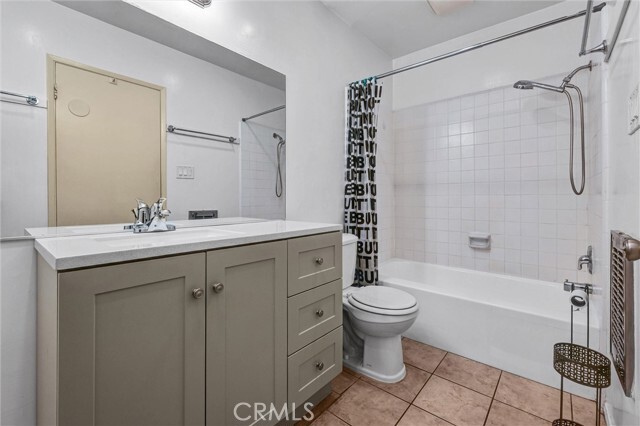 Building Photo - 320 S Gramercy Pl