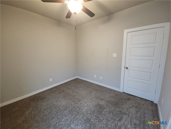 Building Photo - 1115 Creekside Orchard