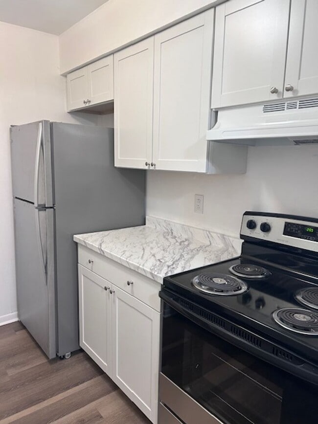 Building Photo - Coming Soon! Newly Renovated 1 Bedroom Apa...