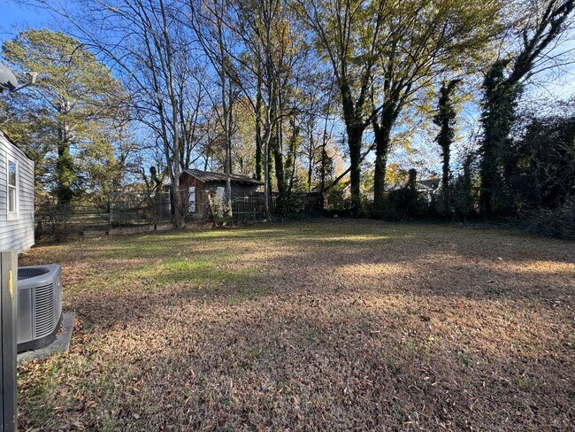 Building Photo - 2/1 House in East Rome with bonus room- $995