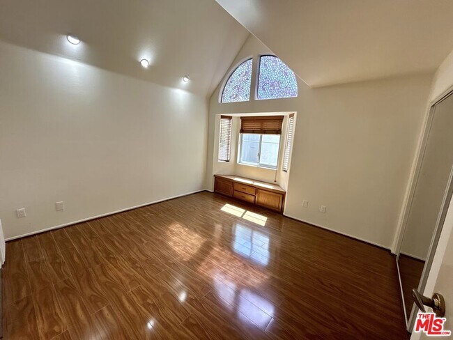 Building Photo - 5145 Yarmouth Ave