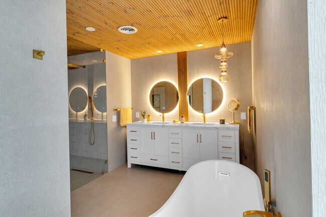 Building Photo - 13400 N Calusa Club Dr