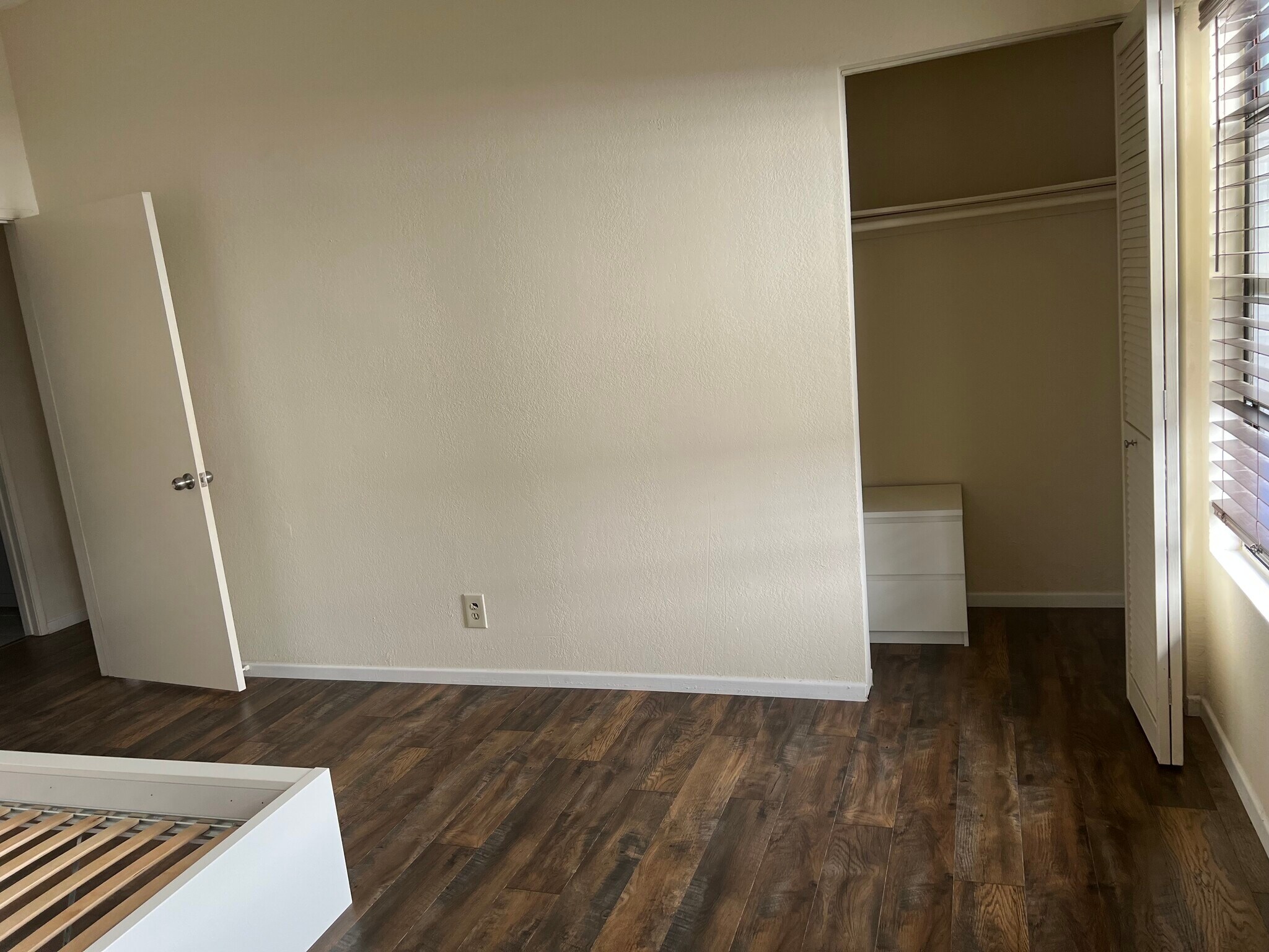 2nd bedroom - 10824 Palms Blvd