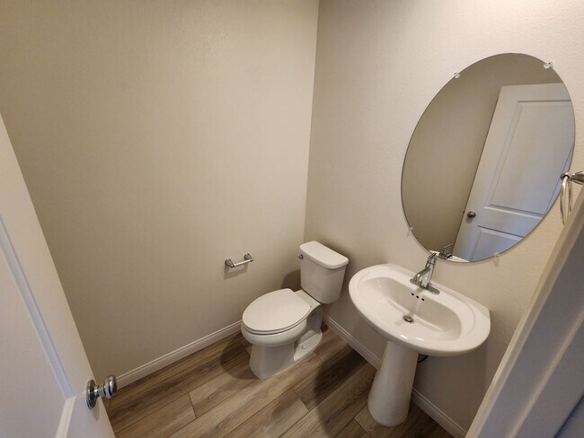 Building Photo - Gorgeous 3bed/2.5bath/2Car home located in Insirada
