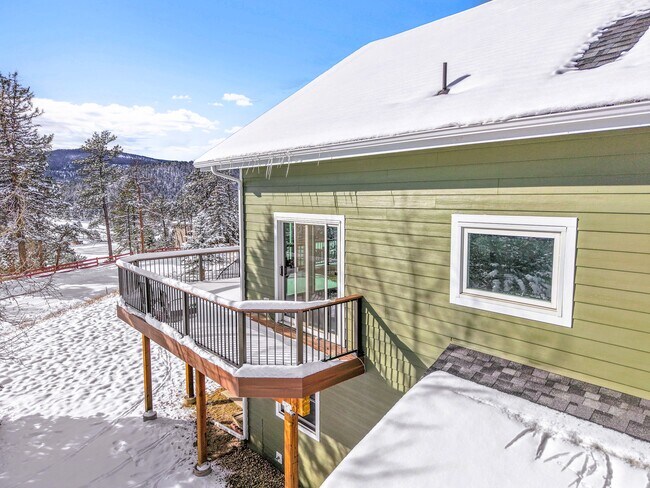 Building Photo - 28585 Evergreen Manor Dr