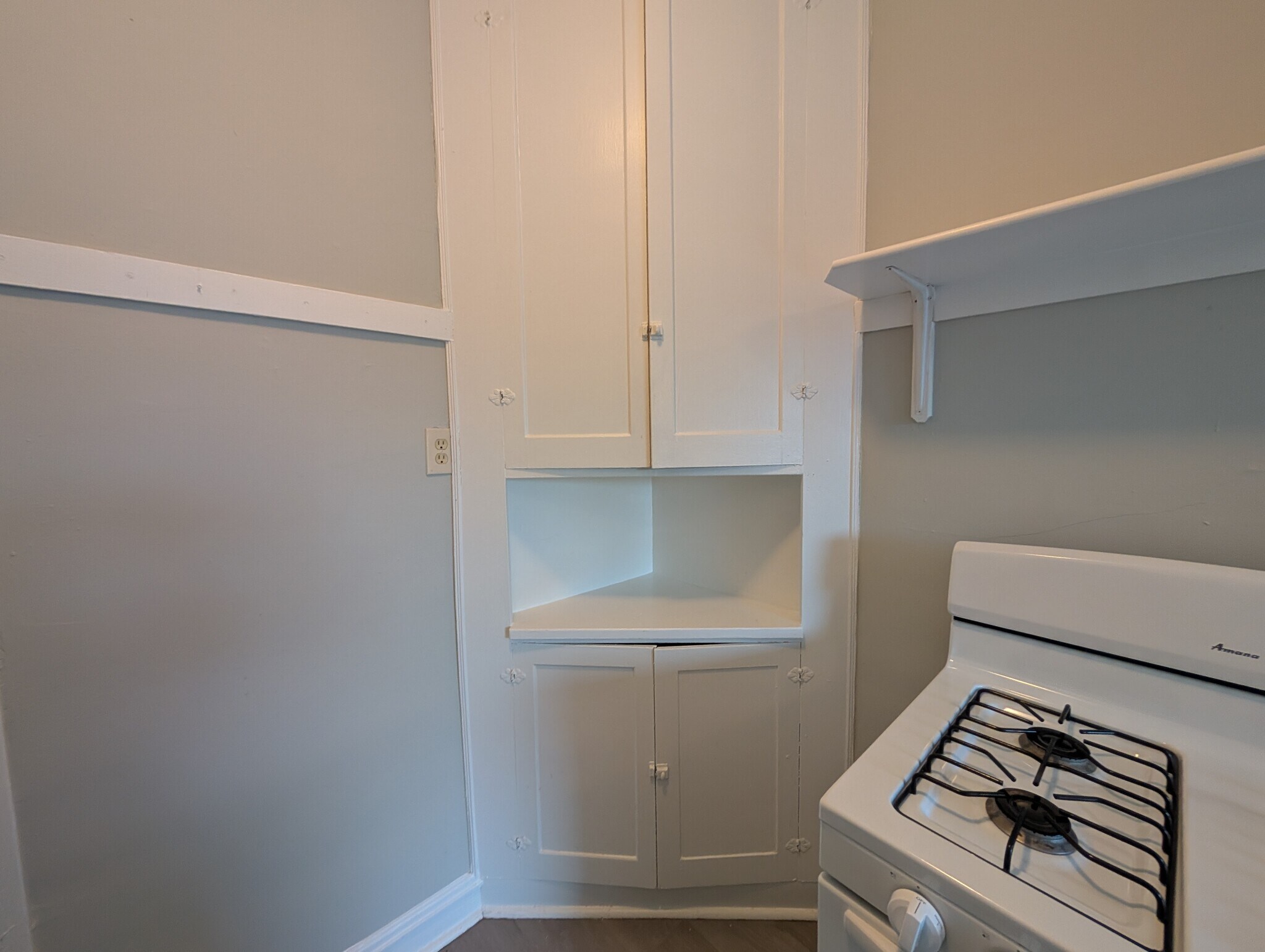 Building Photo - 2234 W Wilson Ave