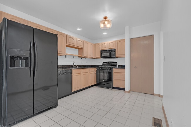 Building Photo - 1651 Apple Tree Ln