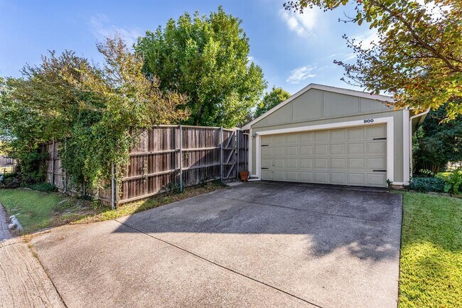 Building Photo - 900 Tupelo Dr