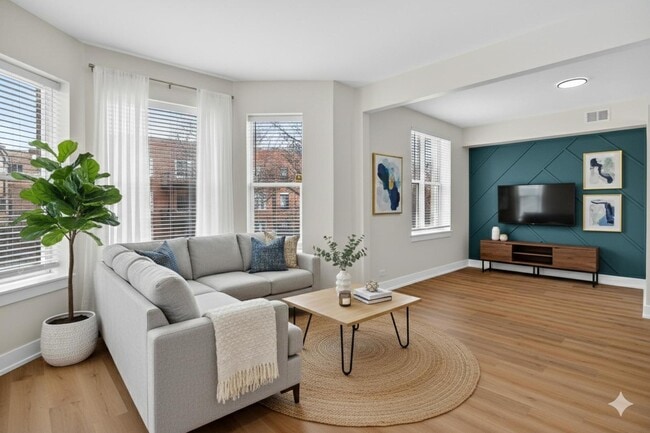 Building Photo - 4622 S Calumet Ave