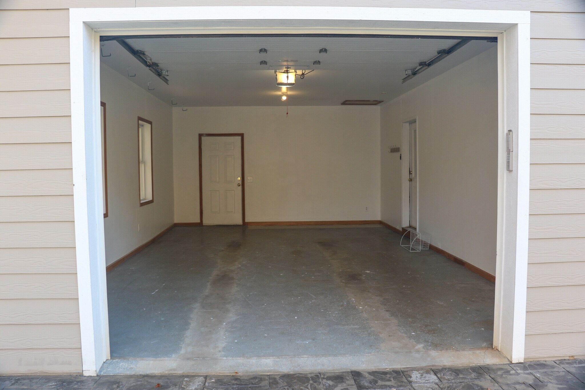 Garage - 138 Cullen Ln