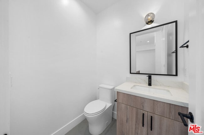 Building Photo - 10845 1/2 Morrison St