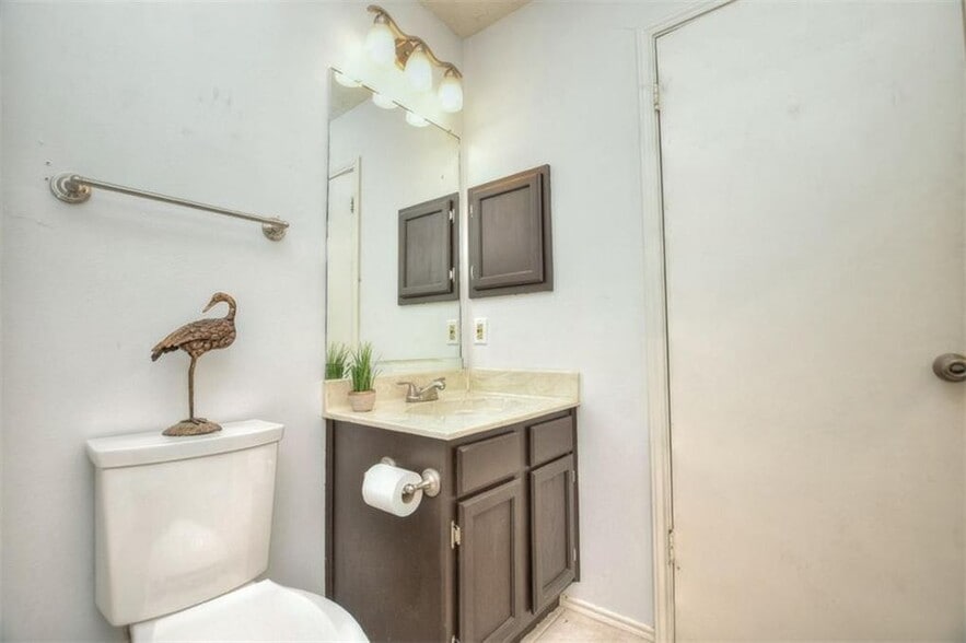 Bath 2 - 2010 Elder Way